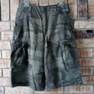Wear First cargo shorts Sz 16
